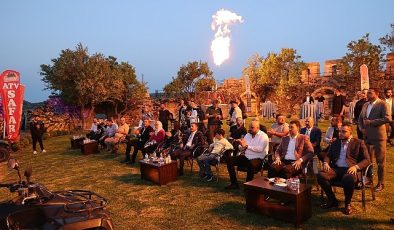 Nevşehir Belediyesi himayesinde bu yıl ilki gerçekleştirilecek olan Kapadokya Güzel Atlar Diyarı Festivali için start verildi. 1 ay boyunca Kayaşehir’de gerçekleştirilecek olan festivale birçok ünlü sanatçı katılacak