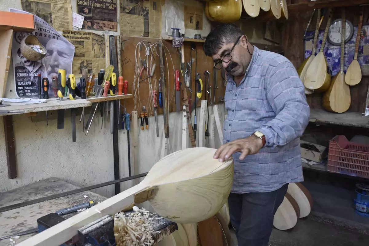 Sivaslı Usta, Dünyaya Bağlama Gönderiyor